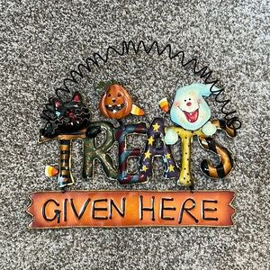 “Treats Given Here” Sign